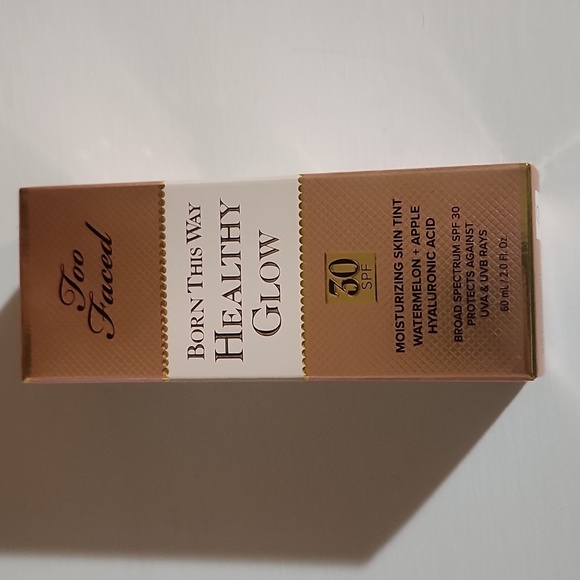 TOO FACED Light Beige Born This Way Healthy Glow - Picture 6 of 11